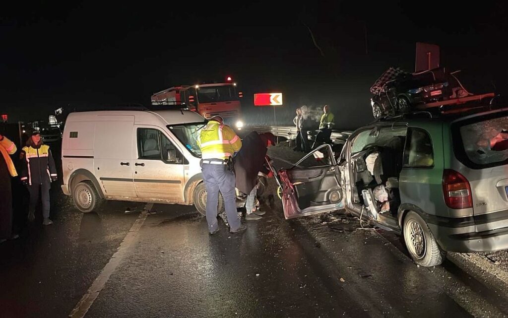 (VIDEO) Accident rutier pe DN76 Deva-Brad, în Vălișoara: 7 victime în urma impactului, printre care și 2 copii!