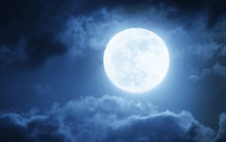 „Luna Rece” sau „Luna Stejarului” fenomenul astronomic rar, care aduce un aer misterios pe cerul nopții