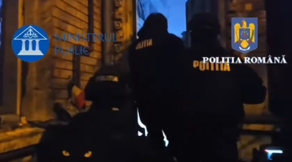 Percheziții la Tik-Tokeri și extemiști acasă. Mascații i-au luat cu asalt dis-de-dimineață!