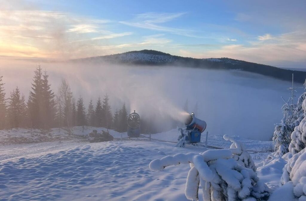 De vineri se deschide pârtia albastră, pentru ski, la Buscat Băișoara! Care este programul?