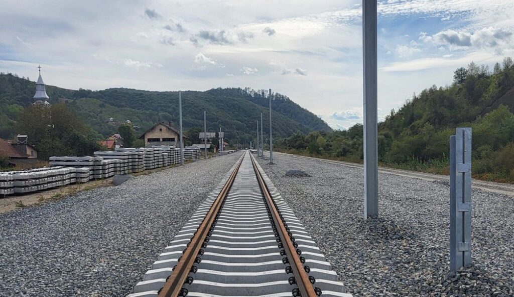 Lucrările de modernizare a căii ferate Cluj Napoca – Episcopia Bihor avansează lent