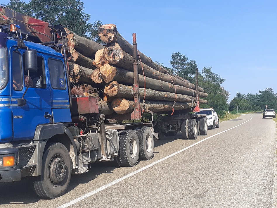 În Bihor s-au impus reguli mai stricte pentru transportatorii de marfă, în vederea protejării drumurilor județene
