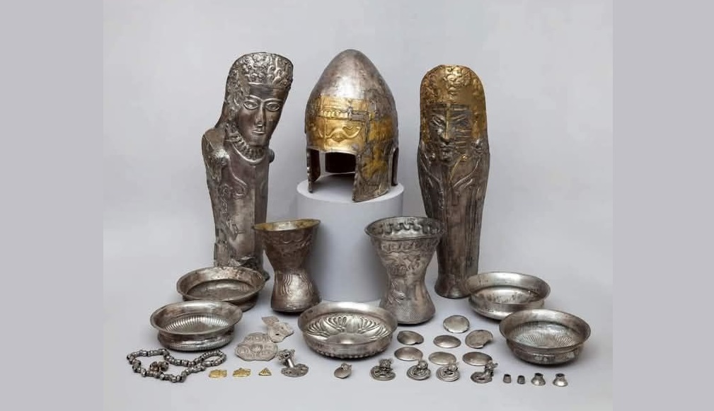 Să nu-l pierdem și pe acesta! Tezaurul de la Movila lui Uță Dobrogea, obiecte de aur, argint, fier, bronz şi ceramică, de la sfârșitul secolul IV a.Chr !