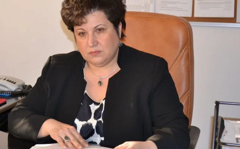 La început de an, șefa IȘJ Cluj, Marinela Marc, propune descentralizarea școlilor și o reformă curriculară: „Elevii să aibă spirit critic și capacitatea de a discerne între bine și rău, adevăr și minciună!”