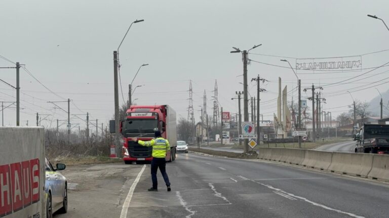 Controale în trafic în județul Hunedoara: un tânăr reținut, alți doi șoferi cercetați penal