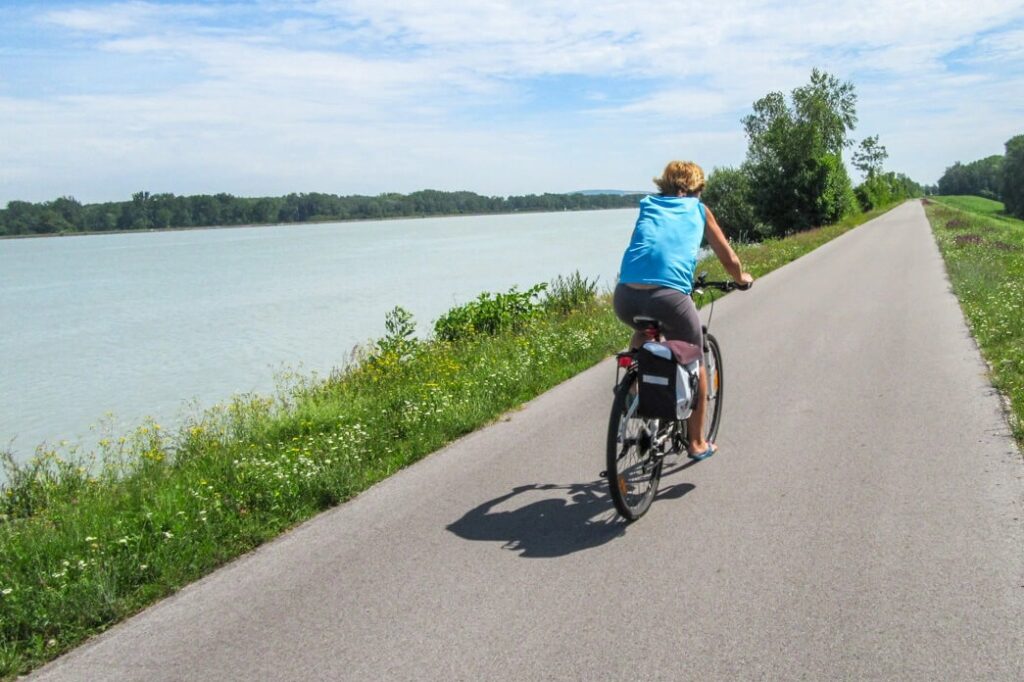 Investiție uriașă în Bihor: 23 de milioane de euro pentru reabilitarea digurilor râurilor din Bihor și amenajarea a 200 de km de piste pentru biciclete
