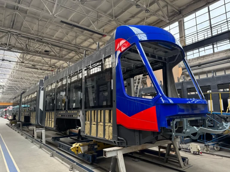 Proiect uriaș de modernizare a transportului public din Oradea: 9 tramvaie și 30 de autobuze electrice noi vor fi achiziționate!