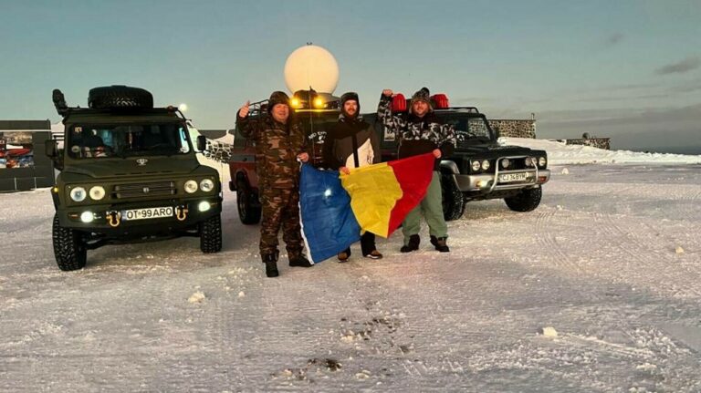 Cinci români au fost în aventura vieții lor, cu ARO de peste 20 de ani, până aproape de Polul Nord și înapoi