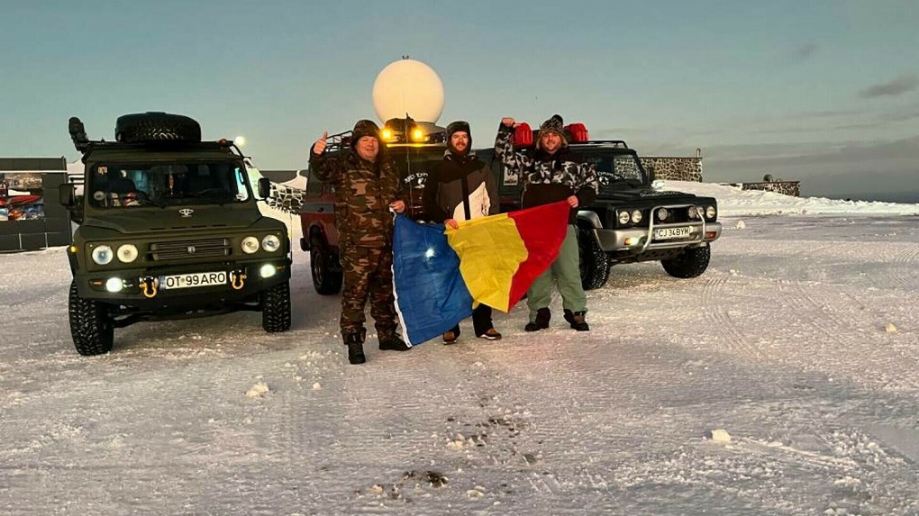 Cinci români au fost în aventura vieții lor, cu ARO de peste 20 de ani, până aproape de Polul Nord și înapoi