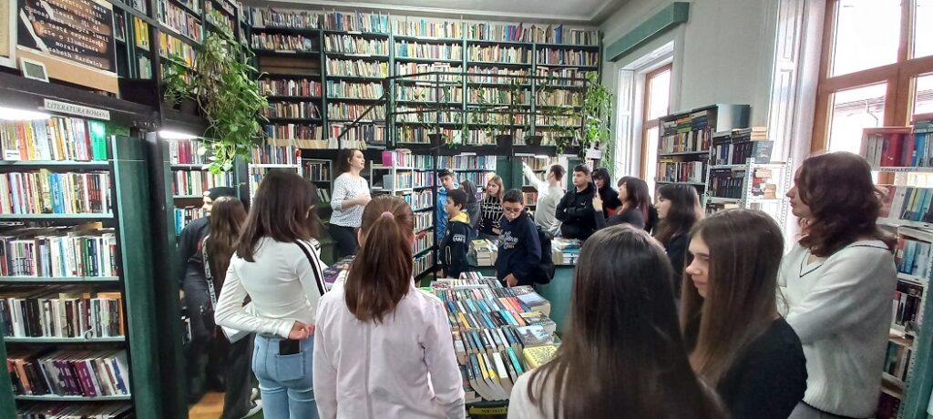 În plină epocă a internetului, toți mai mulți locuitori din Alba Iulia merg la bibliotecă