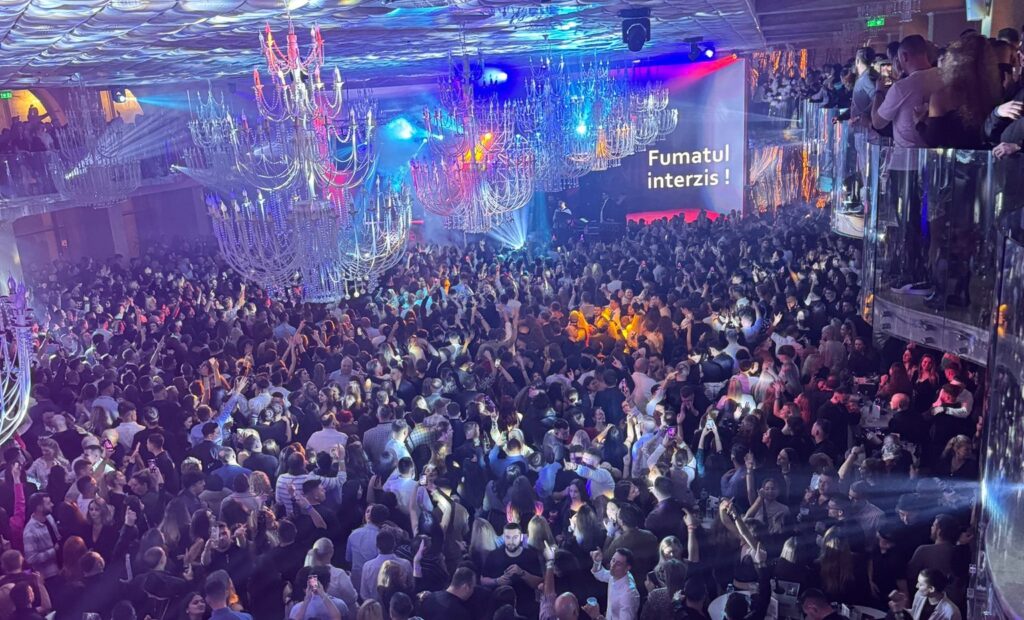 20% dintre români ascultă și consumă manelele non-stop! Mârza: „Dau din picioare sub masă când aud manelele!”