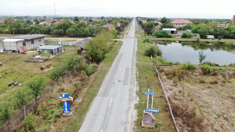 Modernizarea drumurilor din nordul Aradului va îmbunătăți infrastructura folosită de 25.000 de arădeni. Cionca: „Atingem 900 km de drumuri județene reabilitate!”