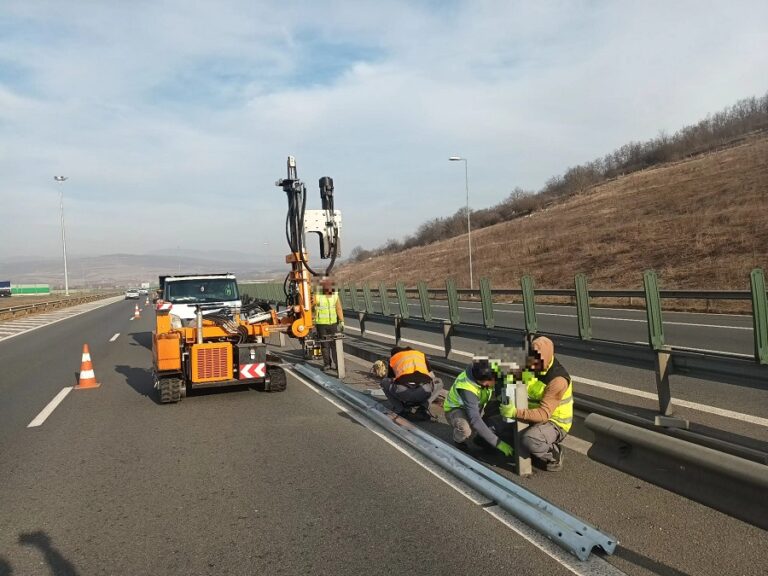 DRDP Cluj înlocuiește parapetele metalice avariate în urma accidentelor rutiere pe autostrăzile A3 și A10
