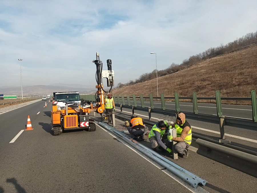 DRDP Cluj înlocuiește parapetele metalice avariate în urma accidentelor rutiere pe autostrăzile A3 și A10