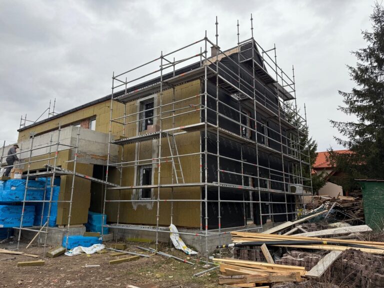 S-au reluat lucrările la construirea centrului de sănătate din Iara