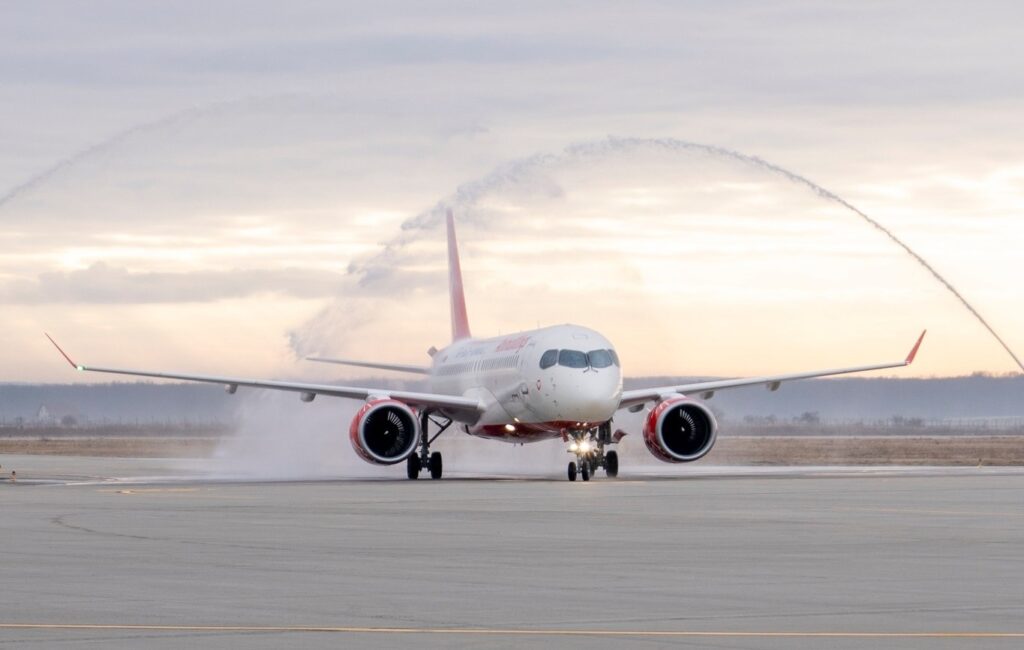 Trei companii oferă zboruri Oradea – București: Zbor inaugural al companiei românești AnimaWings