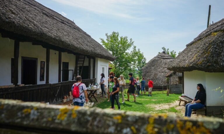 Satul bihorean autentic va renaște. Autoritățile bihorene vor reabilita obiectivele turistice și vor conserva arhitectura tradițională