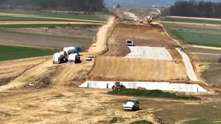 Pe Autostrada Transilvania se lucrează: Lucrările pe secțiunea Suplacu de Barcău – Chiribiș avansează