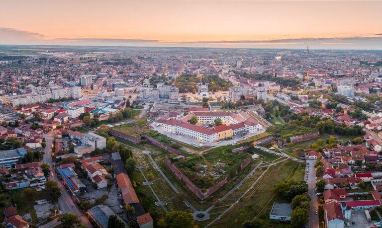 Cetatea Oradea, cu o istorie de peste 900 de ani, o fortăreață impresionantă care a apărat intrarea în Ardeal timp de secole