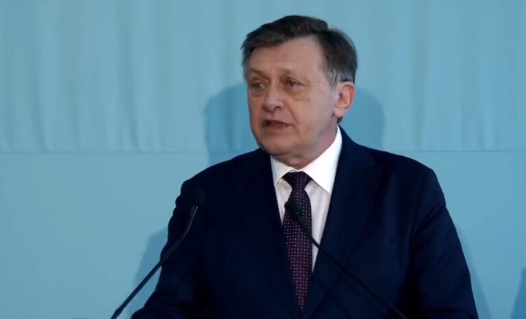 Crin Antonescu, arogant cu un jurnalist: „Am de unde pierde voturi! Am de unde!”