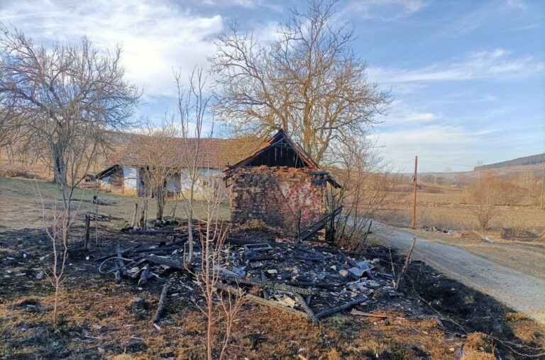 Pompierii din Cluj sunt disperați! Val de incendii în  Cluj! Oamenii nu înțeleg să nu mai ardă vegetație uscată
