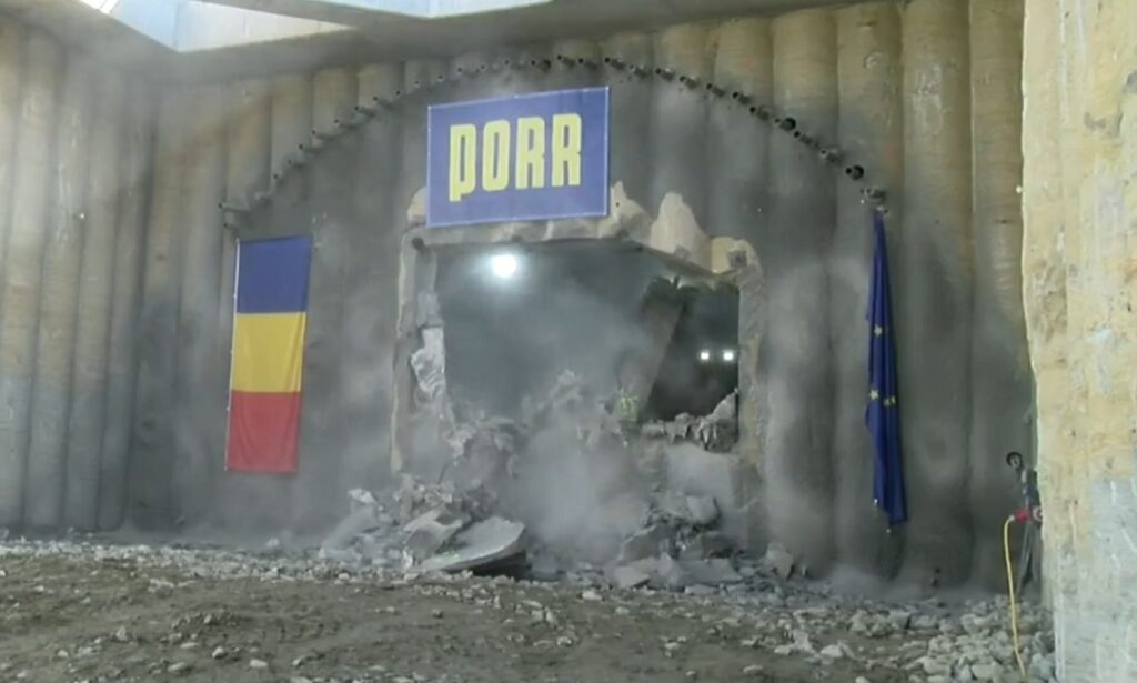 Prima străpungere a unui tunel forat pe o autostradă din România care leagă Bucureștiul de Ardeal (VIDEO)