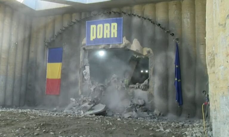 Prima străpungere a unui tunel forat pe o autostradă din România care leagă Bucureștiul de Ardeal (VIDEO)