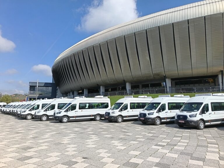 Alte 25 de microbuze școlare electrice au ajuns la Cluj. Tișe: „Scopul nostru este ca fiecare comună din județ să beneficieze de astfel de autovehicule!”