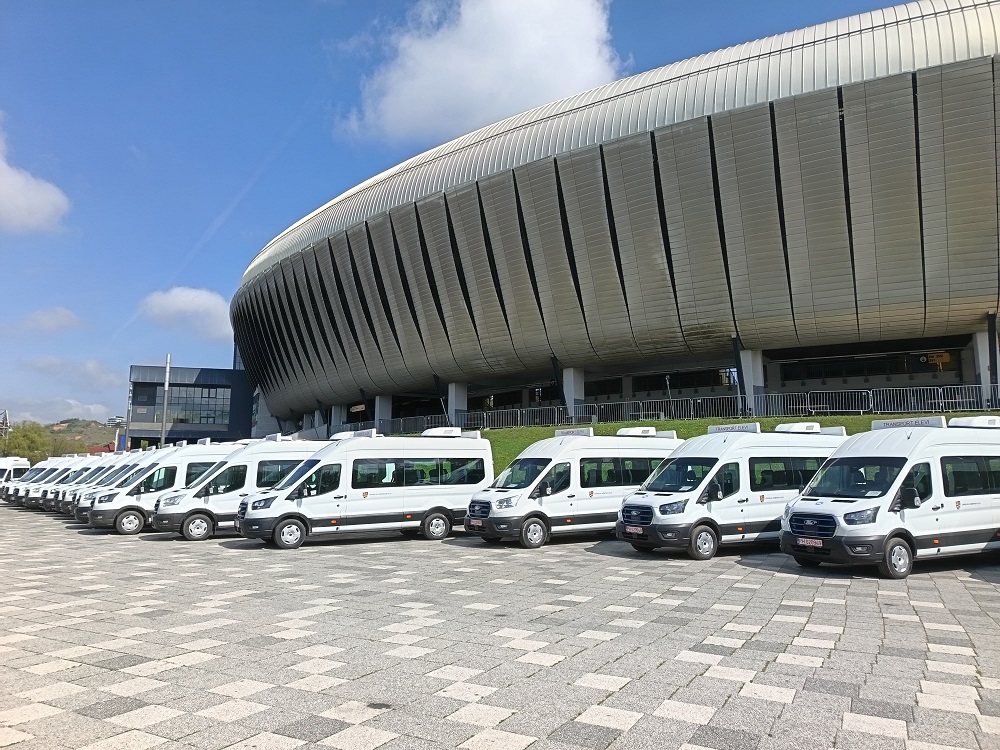 Alte 25 de microbuze școlare electrice au ajuns la Cluj. Tișe: „Scopul nostru este ca fiecare comună din județ să beneficieze de astfel de autovehicule!”