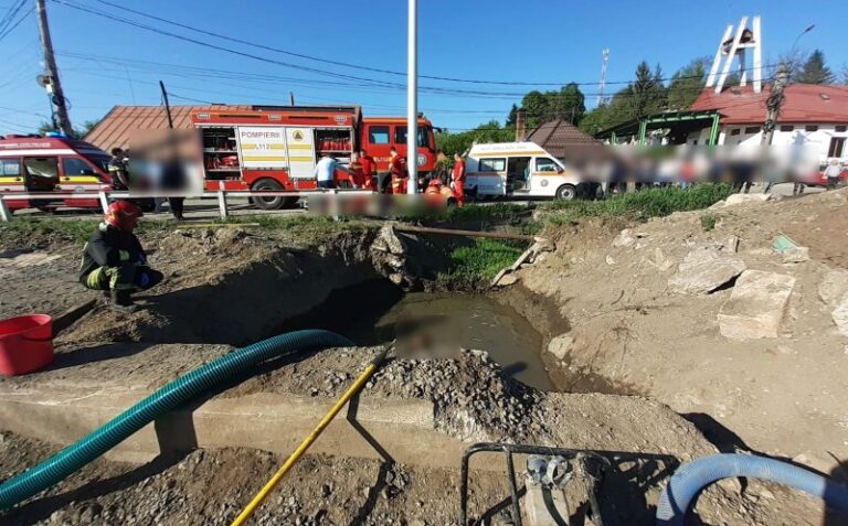 Doi copii din Huedin sunt în stop cardio-respirator după ce au fost scoși dintr-o groapă cu apă