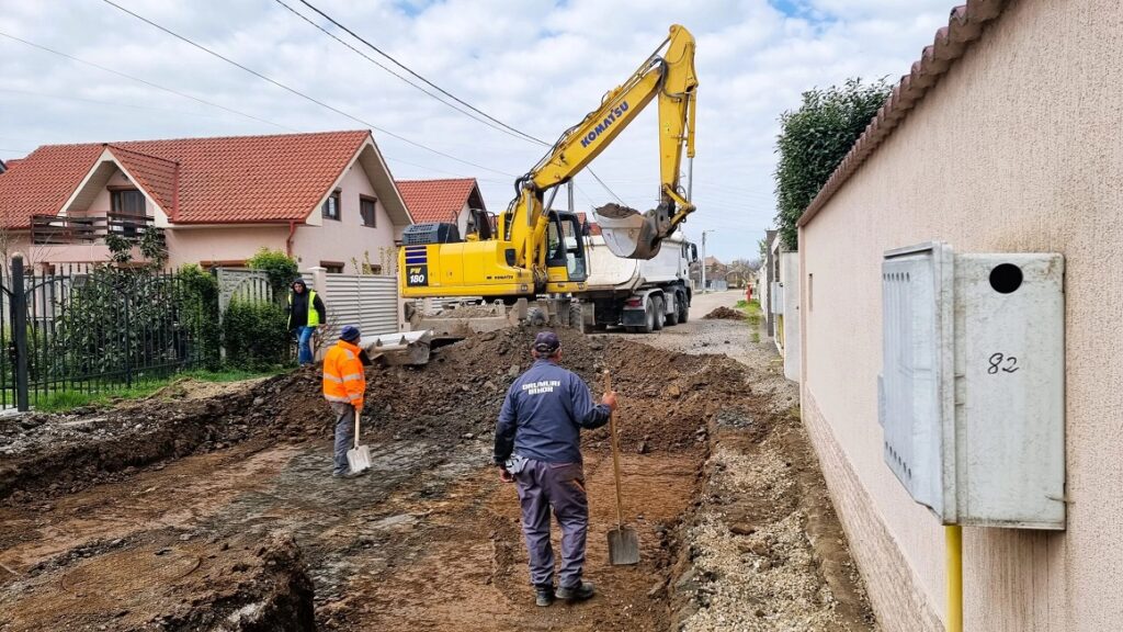 Primăria Oradea anunță că au început lucrările de modernizare la strada Apateului, tronsonul paralel cu strada Tompa Mihaly