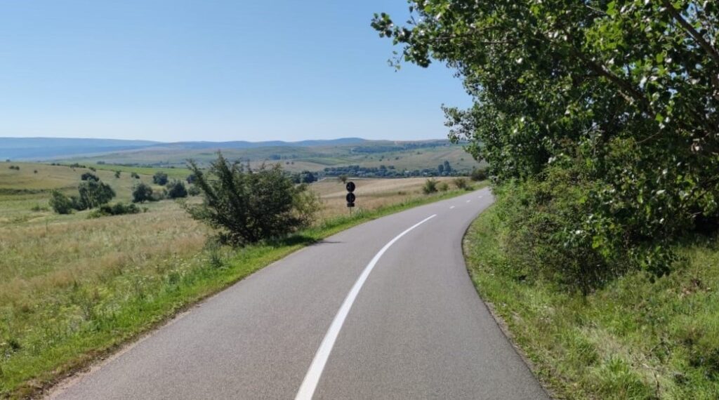 Lucrări de întreținere pe 50 de kilometri de drumuri județene din Cluj. Alin Tișe: „Nu ne vom opri aici!”