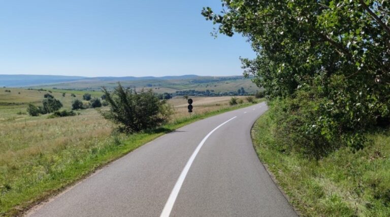 Lucrări de întreținere pe 50 de kilometri de drumuri județene din Cluj. Alin Tișe: „Nu ne vom opri aici!”