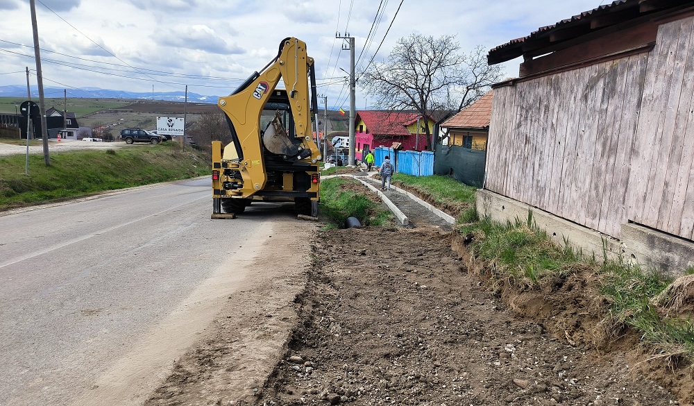 Consiliul Județean a demarat lucrări de întreținere pe drumul județean DJ 107R Făget – Sălicea – Ciurila