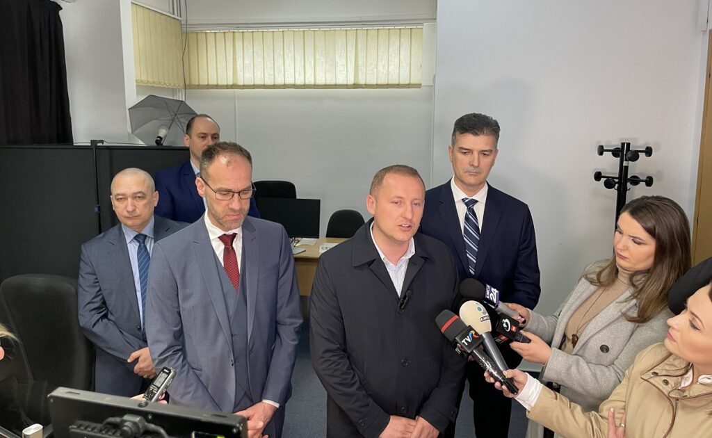 Prima carte electronică de identitate din România, în versiune actualizată, a fost eliberată la Cluj. Cum arată?