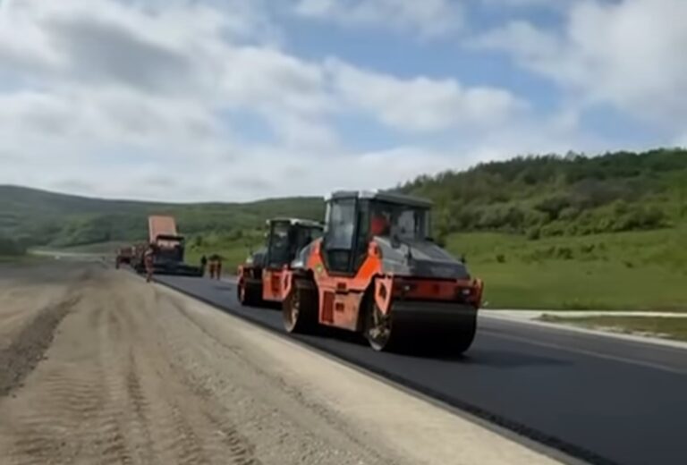 A început așternerea asfaltului pe secțiunea Nădășelu-Zimbor a Autostrăzii Transilvania