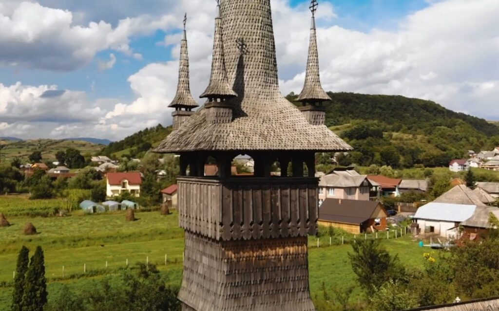 Cele mai vechi 5 bisericuțe din lemn din Transilvania. Modeste și pline de har sunt martorele unei istorii vechi de secole!