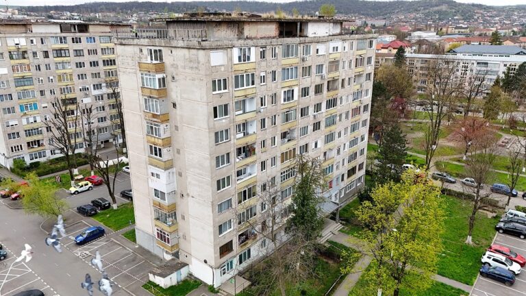 Hunedoara crește zi de zi: Încă două blocuri intră în reabilitare energetică, cu fonduri europene