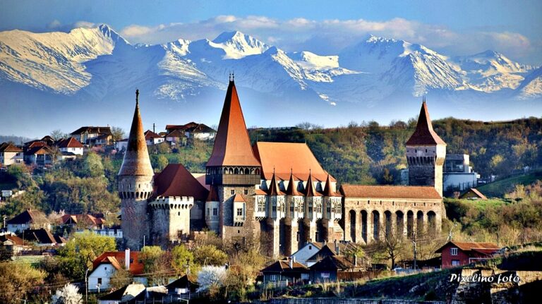 Castelul Corvinilor se menține pe podium în competiția „Destinația Anului 2025”