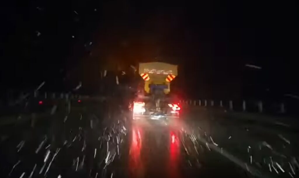 Noapte albă pentru drumarii de la DRDP Cluj. Au acționat non-stop pe A3, DN17 – Pasul Tihuța și DN18 – Pasul Gutâi