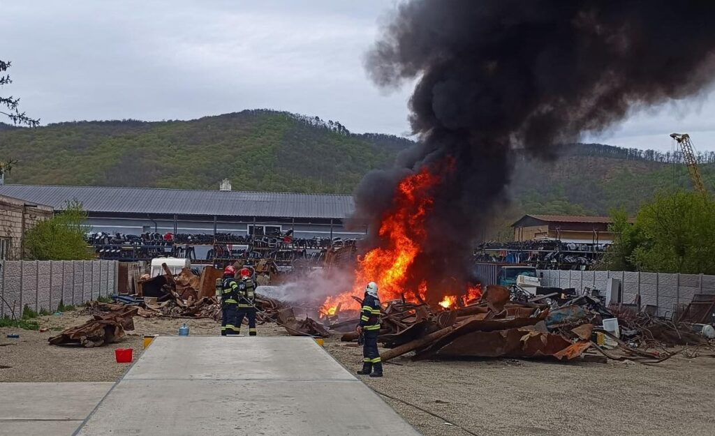 Incendiu la Mintia: intervenția promptă a pompierilor a evitat o tragedie de proporții