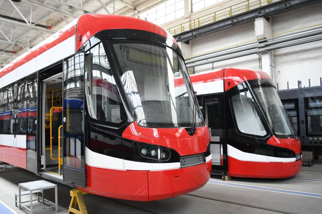 Flota de transport public a Aradului va fi suplimentată cu încă 10 tramvaie eficiente energetic