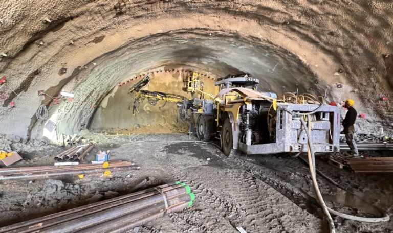 Tunelurile de pe A1 Margina – Holdea avansează! Sunt progrese pe ambele galerii ale T1 și lucrări intense la T2