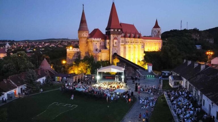 Festivalul Opera Nights, ediția a XI-a, în Orăștie, Petrila, Hunedoara și Deva