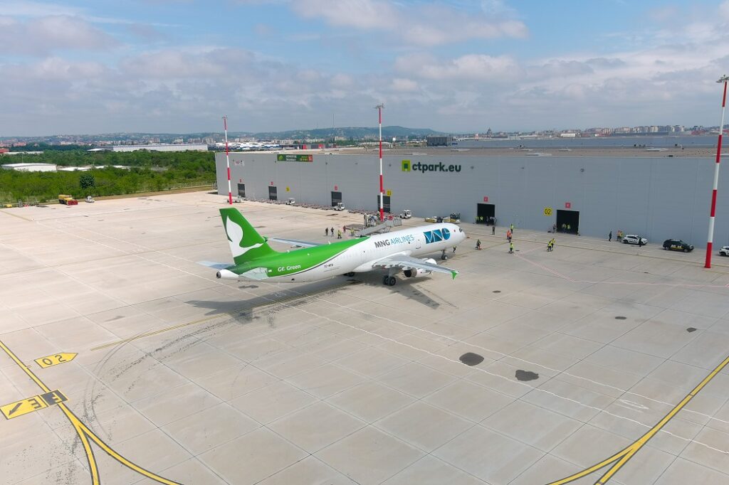 Primul zbor cargo la Aeroportul Oradea