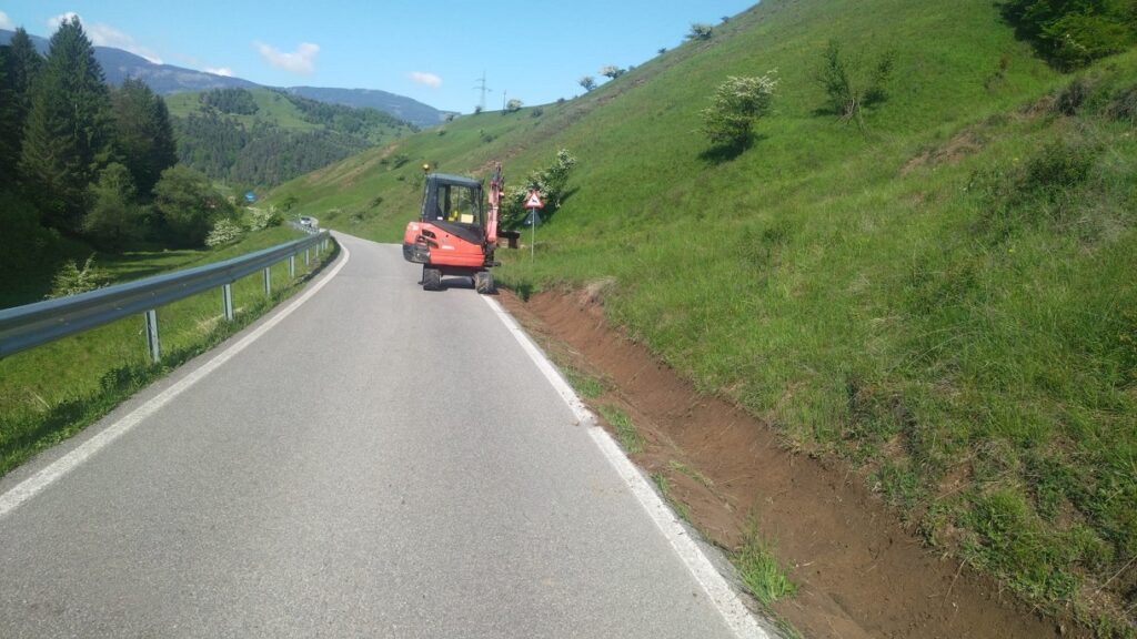 Un nou drum județean din Apuseni beneficiază de lucrări de întreținere: S-au demarat operațiunile pe DJ 103J, sectorul Aluniș – Săcuieu (DJ 103H) – Vișagu