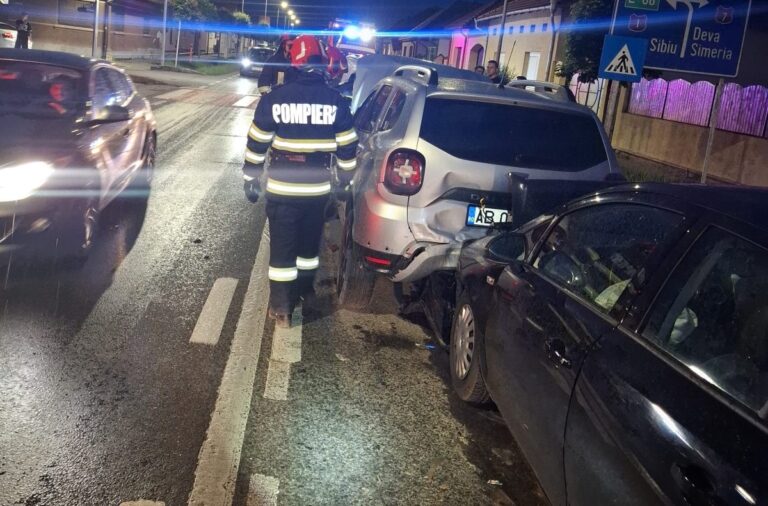 Accident rutier cu patru autoturisme în Sebeș: O persoană a fost transportată la spital!