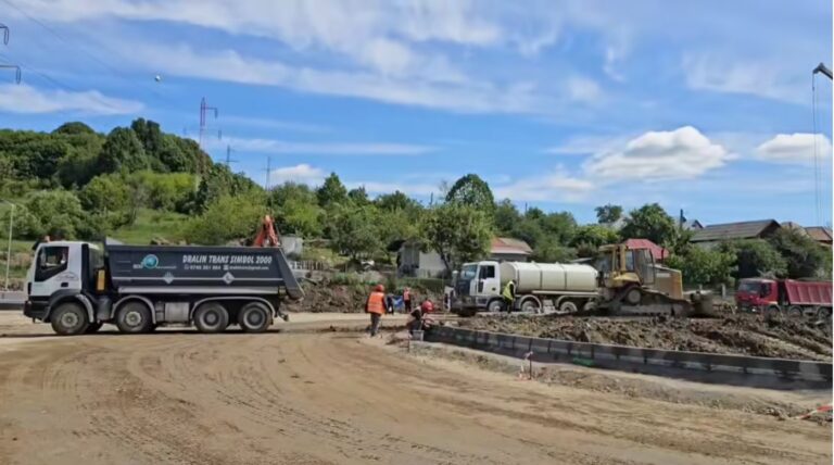 Ultimii kilometri ai secţiunii 5 a autostrăzii Sibiu-Piteşti se apropie de finalizare
