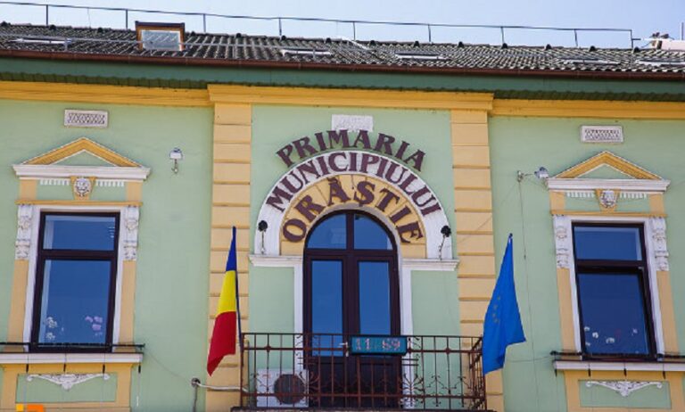 Orăștie continuă modernizarea cu fonduri europene: eficientizare energetică pentru trei blocuri de locuințe