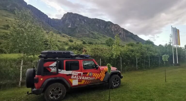 Trei turiști blocați pe Piatra Secuiului, recuperați de salvamontiștii din Alba
